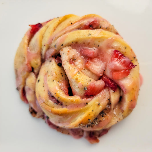 Strawberry Swedish Buns Jordgubbar Kardemummabulle