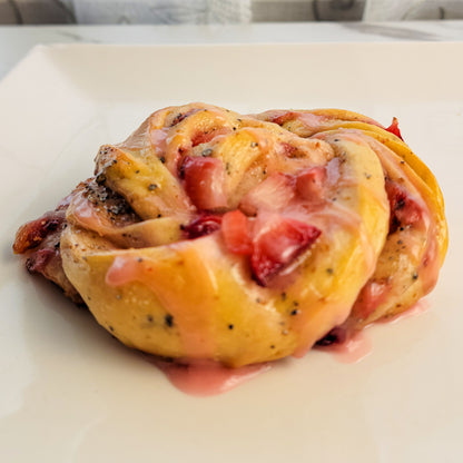 Strawberry Swedish Buns Jordgubbar Kardemummabulle